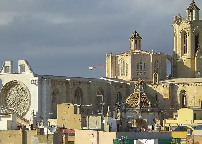 Amplio Piso En El Centro De *